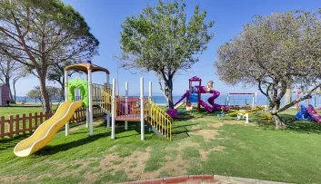 ROYAL BEACH HOTEL Mini Club