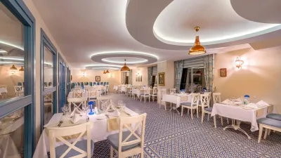 ROYAL GARDEN BEACH HOTEL Restaurants
