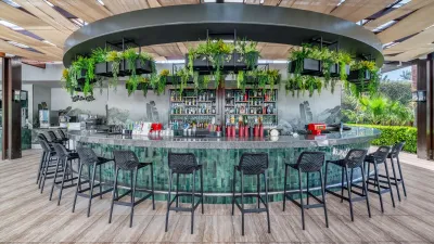 ROYAL GARDEN BEACH HOTEL Bars