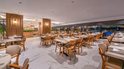 ROYAL GARDEN BEACH HOTEL Restaurants