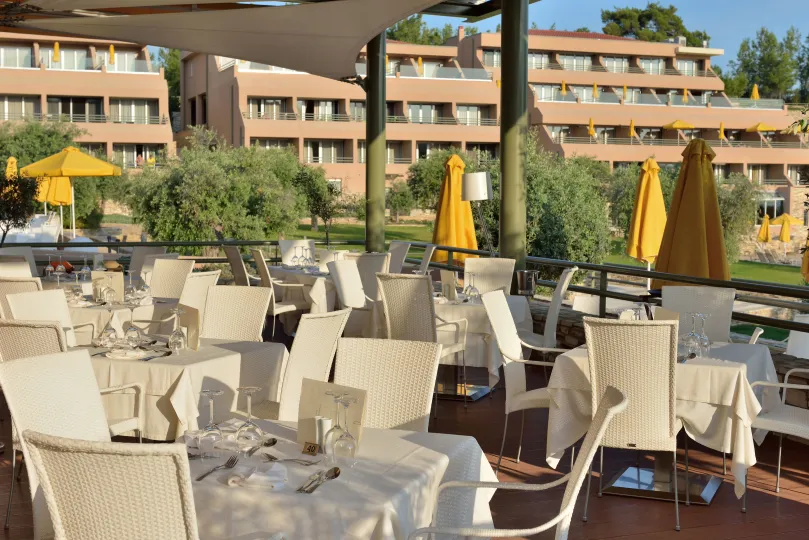 ROYAL PARADISE BEACH RESORT AND SPA Restaurants