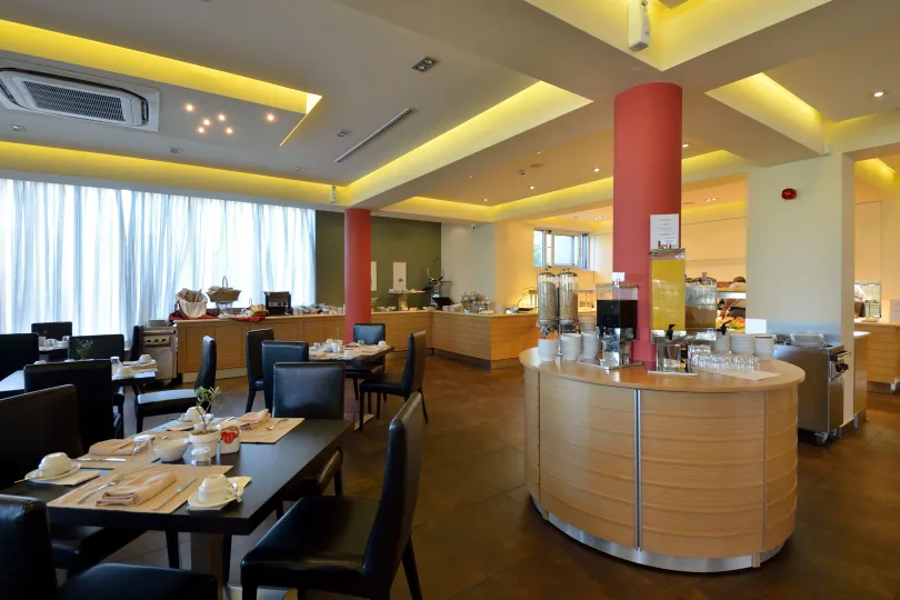 ROYAL PARADISE BEACH RESORT AND SPA Restaurants