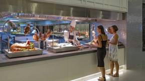 ROYAL SEGINUS Restaurants