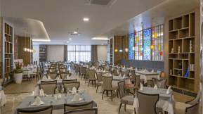 ROYAL SEGINUS Restaurants