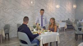 ROYAL SEGINUS Restaurants