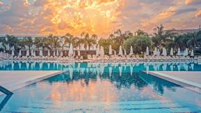 ROYAL TAJ MAHAL Pools & Beach