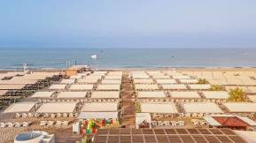 ROYAL TAJ MAHAL Pools & Beach