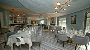 ROYAL WINGS HOTEL Restaurants