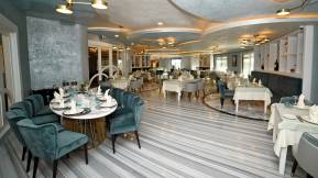 ROYAL WINGS HOTEL Restaurants