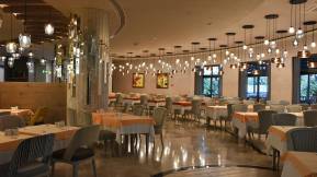 ROYAL WINGS HOTEL Restaurants