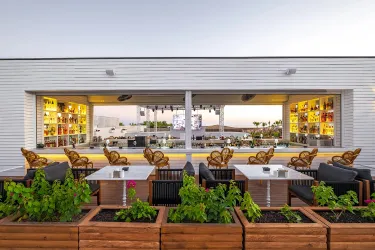 RUBI PLATINUM SIGN Restaurants