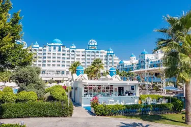 RUBI PLATINIUM SPA RESORT-SUITES Restaurants