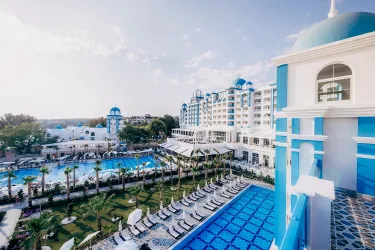 RUBI PLATINIUM SPA RESORT-SUITES Pools & Beach