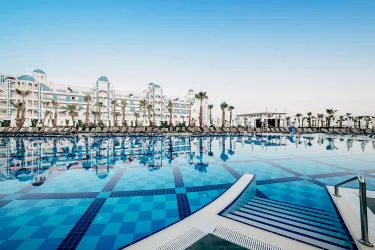 RUBI PLATINIUM SPA RESORT-SUITES Pools & Beach