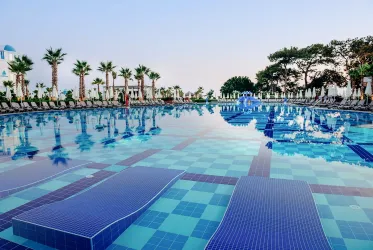 RUBI PLATINIUM SPA RESORT-SUITES Pools & Beach