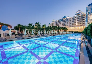 RUBI PLATINIUM SPA RESORT-SUITES Pools & Beach