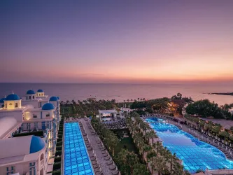 RUBI PLATINIUM SPA RESORT-SUITES Pools & Beach
