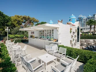 RUBI PLATINIUM SPA RESORT-SUITES Bars