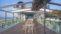 SAILORS BEACH CLUB Bars