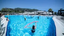 SAILORS BEACH CLUB Pools & Beach