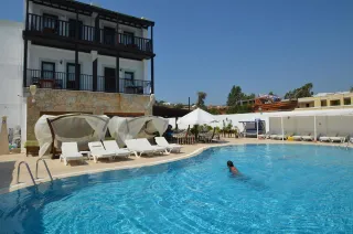 SALINAS BEACH HOTEL Pools & Beach
