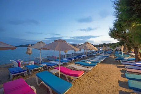 SAMI BEACH HOTEL Pools & Beach