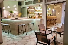 SARANTIS HOTEL Bars