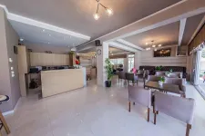 SARANTIS HOTEL Bars