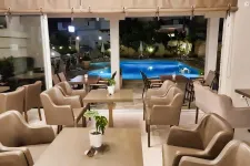 SARANTIS HOTEL Bars