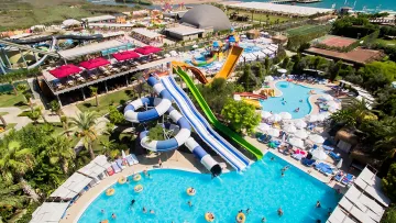 SATURN PALACE Pools & Beach
