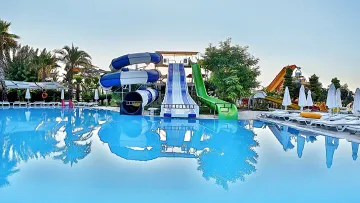 SATURN PALACE Pools & Beach