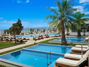 SEA COAST RESORT Pools & Beach