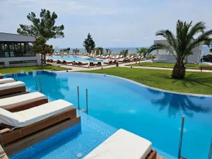 SEA COAST RESORT Pools & Beach