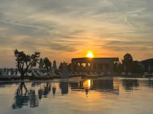 SEA COAST RESORT Pools & Beach