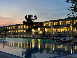 SEA COAST RESORT Pools & Beach