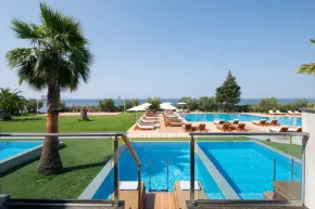 SEA COAST RESORT Pools & Beach
