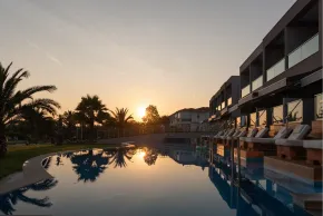 SEA COAST RESORT Pools & Beach