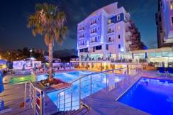 SEA LIFE FAMILY RESORT Pools & Beach