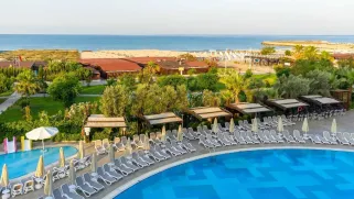 SEAMELIA BEACH RESORT Pools & Beach