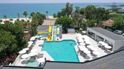 SEAPHORIA BEACH RESORT Pools & Beach