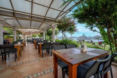 SEASIDE BEACH CLUB Restaurants