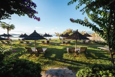 SEASIDE BEACH CLUB Pools & Beach