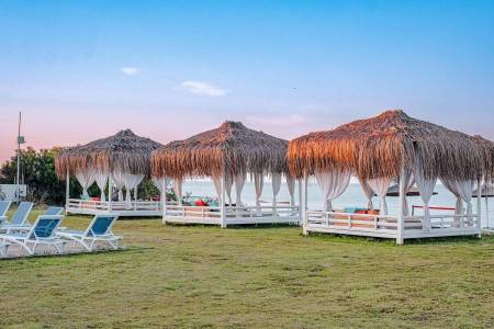 SELECTUM COLOURS SIDE Pools & Beach