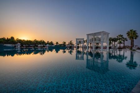 SELECTUM LUXURY RESORT Pools & Beach