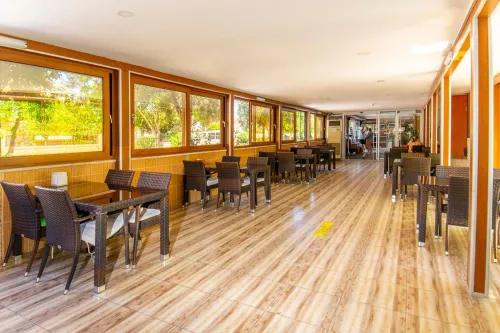 SELENIUM HOTEL Restaurants