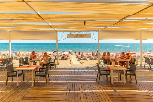 SELENIUM HOTEL Restaurants