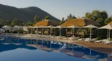BELLAZURE HOTEL Pools & Beach