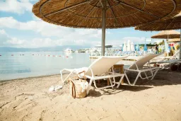 BELLAZURE HOTEL Pools & Beach