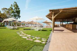 BELLAZURE HOTEL Pools & Beach
