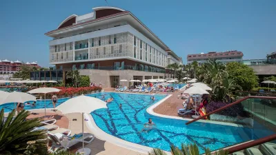TRENDY VERBENA BEACH Pools & Beach